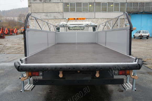 Грузовая бортовая автомашина на шасси Hino 300 АПК 4