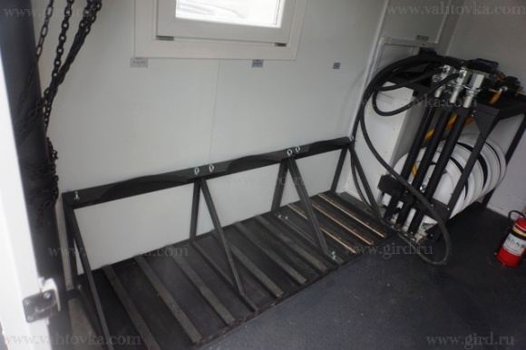 Маслостанция на шасси Volvo с КМУ РК 17.001А 8