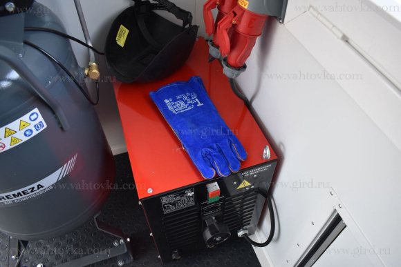 Передвижная мастерская АРОК на шасси КАМАЗ 43118-23027-50 с КМУ Palfinger PK10000