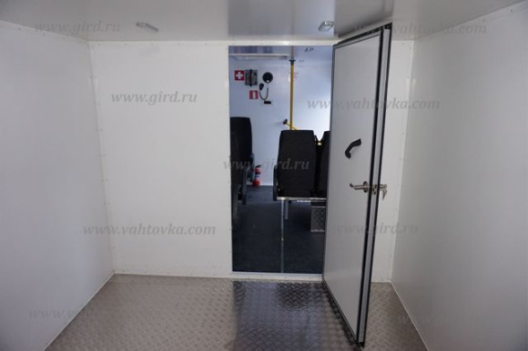 Вахтовый автобус "Берлога" на шасси Урал 4320 (метан), 8 мест + грузовой отсек 5