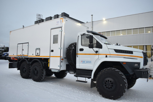 Маслораздаточный комплекс на шасси УРАЛ 4320 Маслораздаточный комплекс на шасси УРАЛ 4320