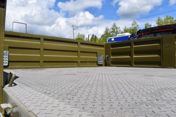 Бортовой автомобиль Урал Next с двухрядной кабиной и КМУ ИМ-180 5