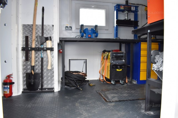 ПАРМ Урал 4320 с маслораздаточным оборудованием 7