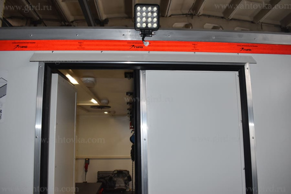 Маслораздаточная станция КамАЗ 43118-3027-50 с КМУ РК 10000 3