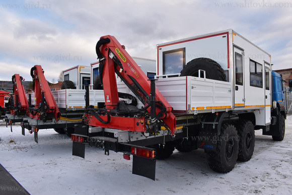 Вахтовый автобус Урал 4320 с грузовой платформой и КМУ PK-7.001 SLD 4
