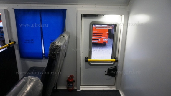 Вахтовый автобус Урал Next 4320-6952-72Е5Г38, 8 мест с бортовой платформой 8