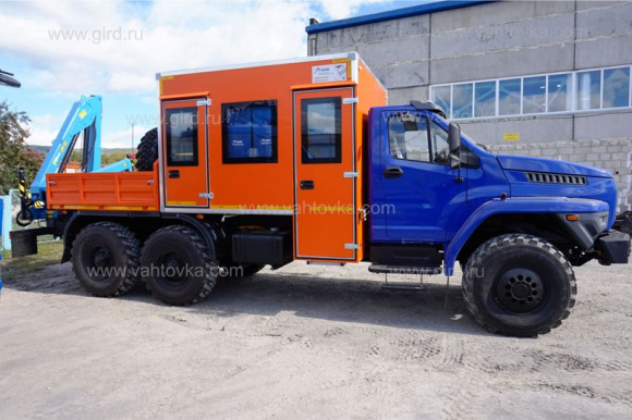 Вахтовый автобус Урал Next с грузовой платформой и КМУ ИМ-50 2