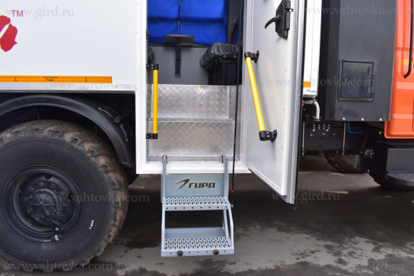 Вахтовый автобус БЕРЛОГА на шасси Урал 4320, 23 места