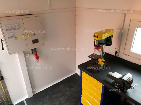 АРОК КамАЗ 43118-46 с грузовой платформой и КМУ ИМ-50 8