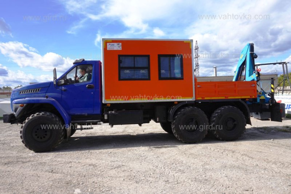 Вахтовый автобус Урал Next с грузовой платформой и КМУ ИМ-50 5
