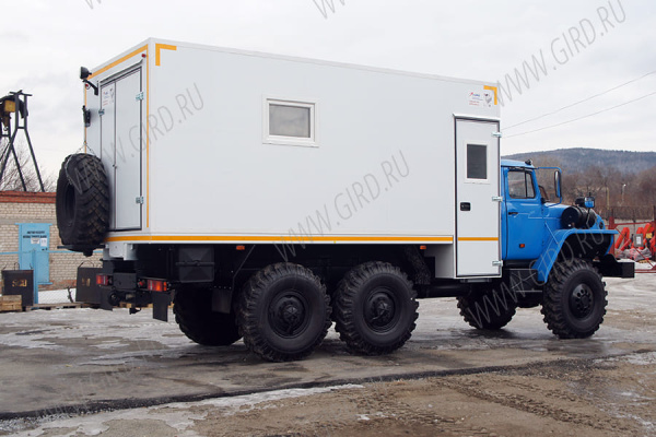 ПАРМ Урал 4320-1112-61 с отсеком для перевозки людей 4