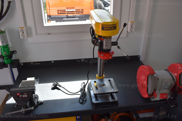 Маслораздаточная станция Урал 4320 с КМУ РК10000А 9