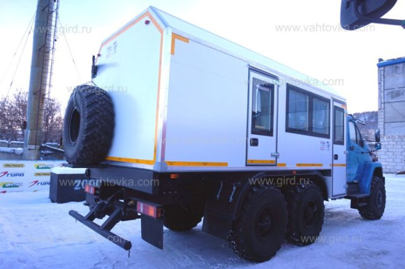 Вахтовый автобус Урал Next с отсеком для отдыха 4