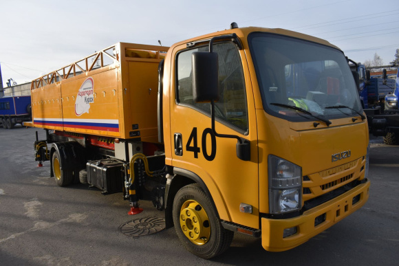 Автомобиль с подъемным кузовом АПК-10 на шасси ИСУЗУ NPR75L-M