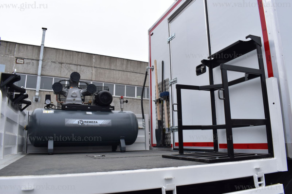 Маслостанция Камаз 43118-23027-50 с КМУ РК 12000 Маслостанция Камаз 43118-23027-50 с КМУ РК 12000