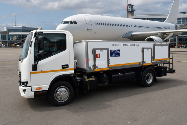 Аэродромный заправщик питьевой водой без рабочей платформы на шасси КАМАЗ КОМПАС 9 1