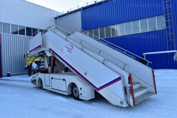 Трап самоходный телескопический пассажирский аэродромный 4