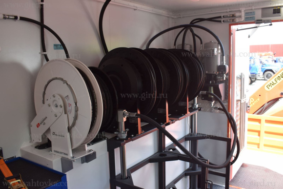 Маслораздаточная станция Урал 4320 с КМУ РК10000А 6