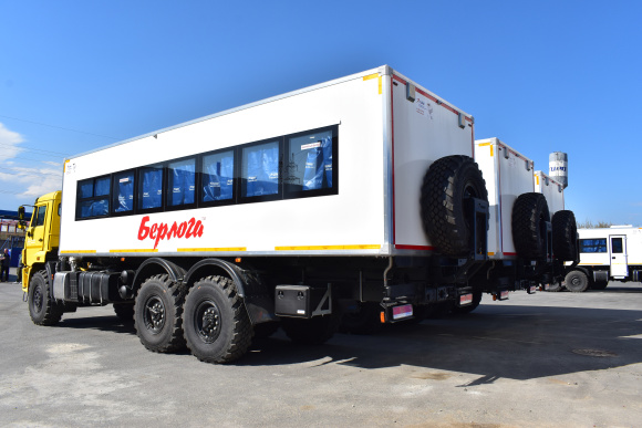 Вахтовый автобус Берлога с багажным отсеком на шасси КАМАЗ 43118 3