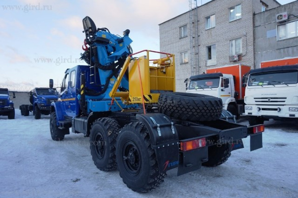 Урал Next (двухрядная кабина) с КМУ ИМ-240 Урал Next (двухрядная кабина) с КМУ ИМ-240