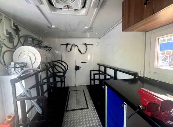 Маслораздаточный комплекс с КМУ ИМ-180 на шасси УРАЛ 4320  Маслораздаточный комплекс с КМУ ИМ-180 на шасси УРАЛ 4320