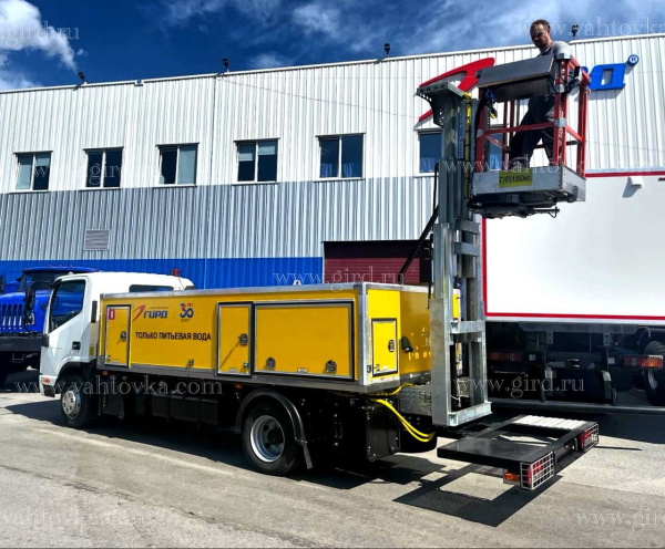Аэродромный заправщик питьевой водой на шасси КАМАЗ-КОМПАС 9