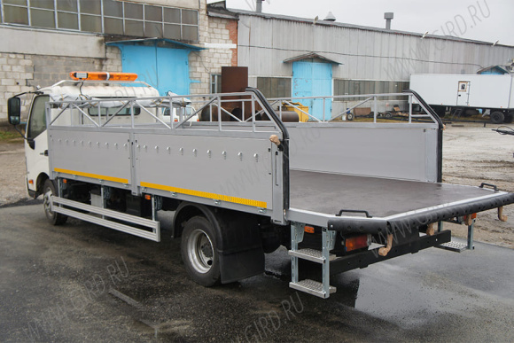 Грузовая бортовая автомашина на шасси Hino 300 АПК 5