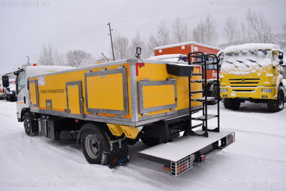 Аэродромный заправщик питьевой водой на шасси ISUZU 3