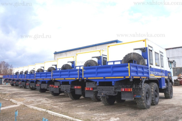 Вахтовые автобусы Урал 4320-4151-81Е5 с бортовой платформой 3