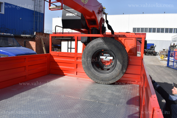 Бортовой автомобиль на шасси Урал С35510 с КМУ ИТ-150