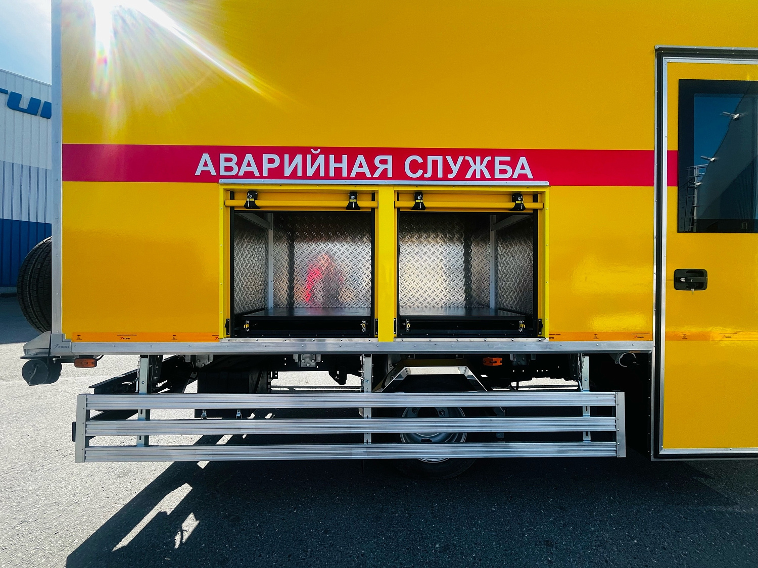 АВТОМОБИЛЬ ТЕХНИЧЕСКОЙ ПОМОЩИ ДЛЯ КОММУНАЛЬНЫХ СЛУЖБ на шасси КАМАЗ КОМПАС-6