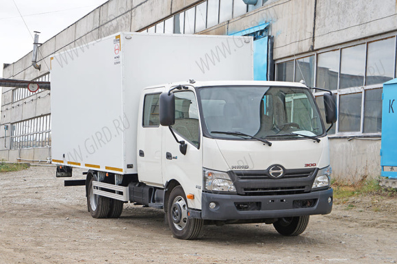 Промтоварный фургон HINO 300 4