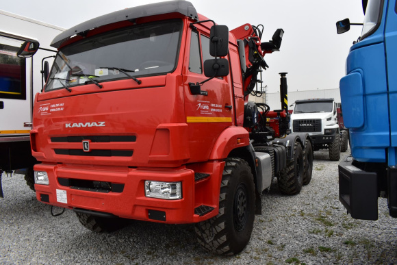 Седельный тягач Камаз 43118 с КМУ ИМ-320 Седельный тягач Камаз 43118 с КМУ ИМ-320