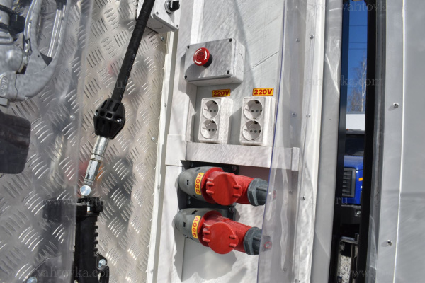 Маслостанция на шасси Камаз 43118 Маслостанция на шасси Камаз 43118