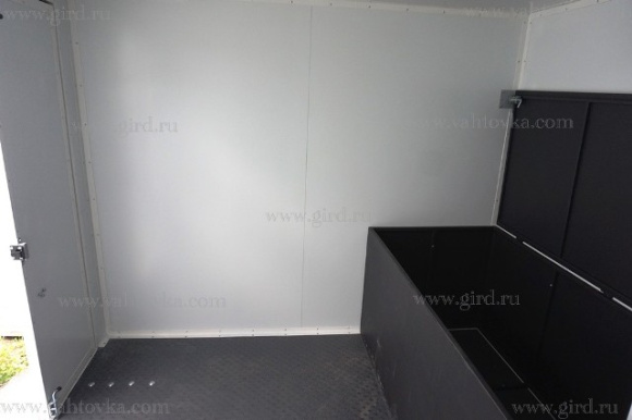 Вахтовый автобус КамАЗ 43118-3011-50 (10 мест) с грузовым отсеком 11