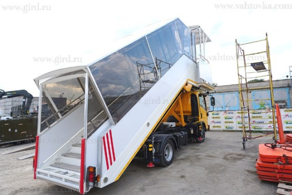 Трап самоходный пассажирский ТСП-ГИРД на шасси Isuzu