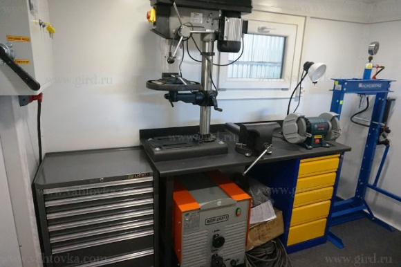 Маслостанция КамАЗ 43118-3027-50 с КМУ ИМ-150 9