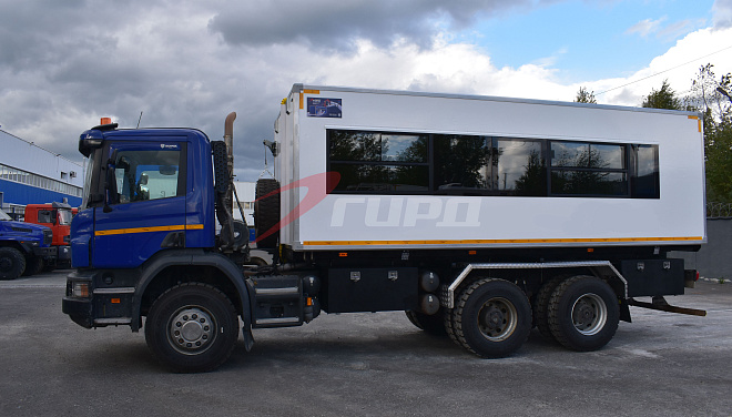 Вахтовый автобус с отсеком для багажа SCANIA после реновации