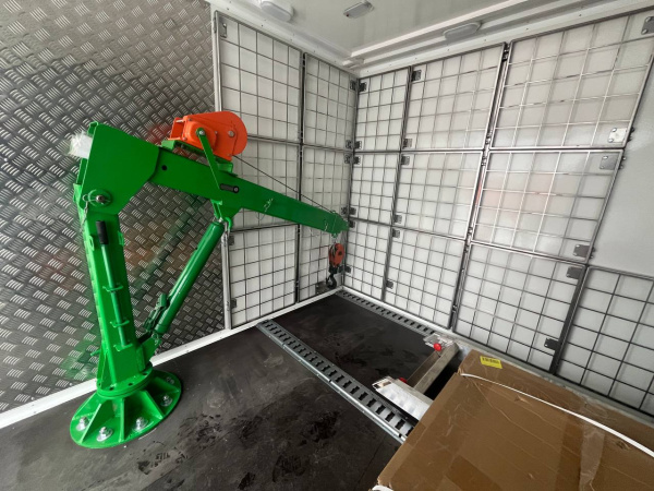 Фургон для технического обслуживания спортивных автомобилей на шасси Урал63701К 4