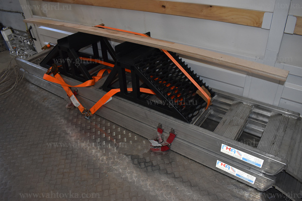 Бортовой автомобиль Урал Next с двухрядной кабиной с КМУ PK-17001A 2