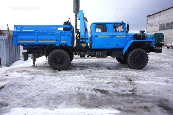 Бортовой автомобиль Урал 43206 с двухрядной кабиной и КМУ ИМ-95 2