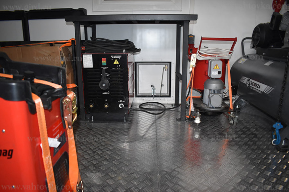 Маслораздаточная станция КамАЗ 43118-3027-50 с КМУ РК 10000 7