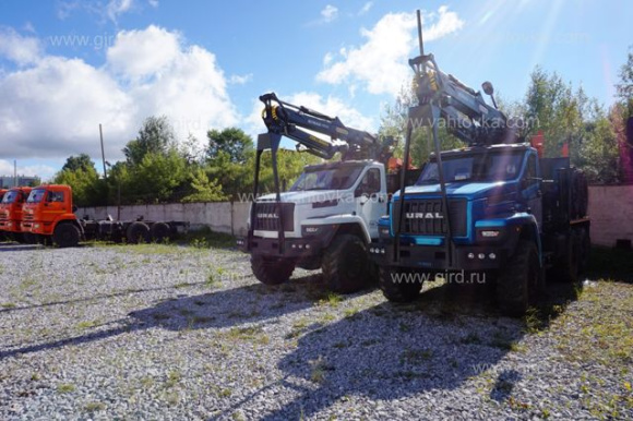 Лесовоз Урал Next 5557-6152-74М28 с КМУ VM10 и прицепом роспуском 3