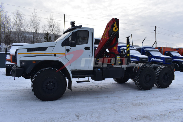 Седельный тягач с КМУ ИМ 240 N на шасси УРАЛ NEXT 4320-6952