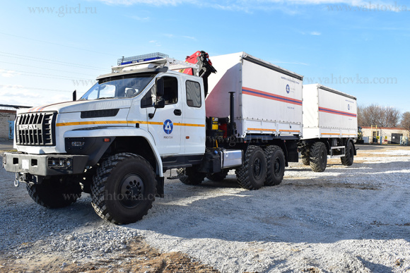 Бортовой автомобиль Урал Next с двухрядной кабиной с КМУ РК-17001А