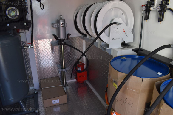 Маслостанция Урал 4320 с КМУ РК 10000 А с люлькой