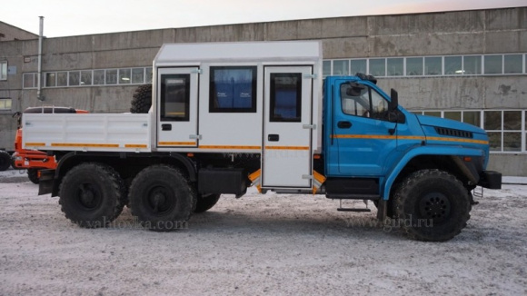 Вахтовый автобус Урал Next 4320-6952-72Е5Г38, 8 мест с бортовой платформой 3