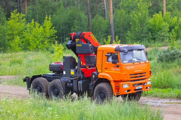 Седельный тягач Камаз 65221 с кму Palfinger РК-40002ЕН-D