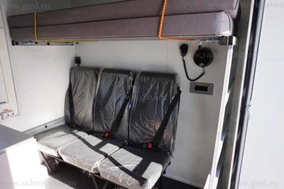 Вахтовый автобус Урал 432007-1151-31 (12 мест) со спальными полками 6