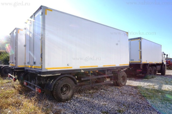 КамАЗ 43118 с прицепом на шасси Нефаз для перевозки ВВ 3